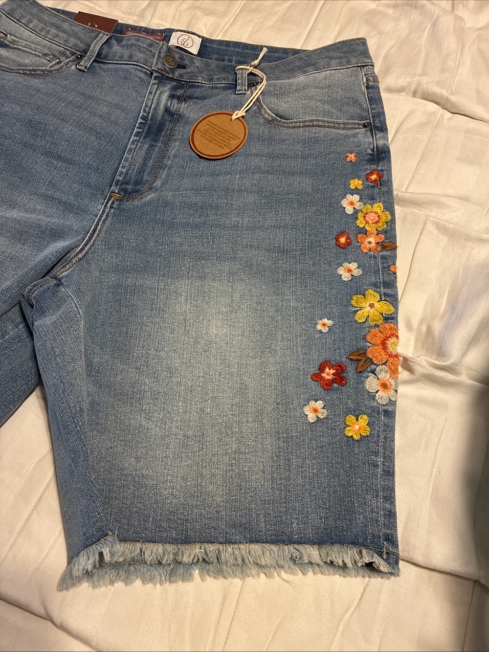 Driftwood ladies Brielle Bermuda shorts embroidered - Picture 2 of 6